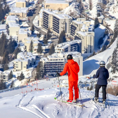 skiers bij het resort Flaine